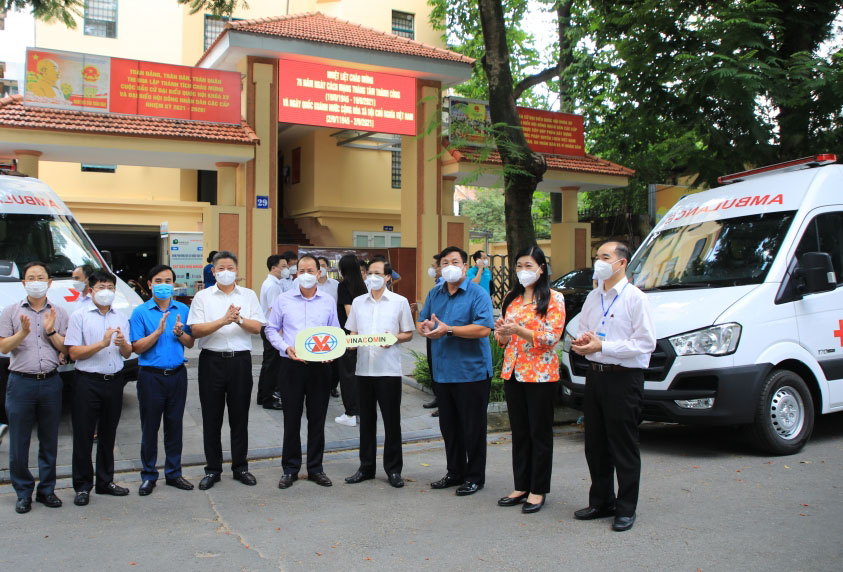 Hà Nội tiếp nhận, chuyển giao thiết bị và vật tư y tế, nhu yếu phẩm phục vụ công tác phòng chống dịch